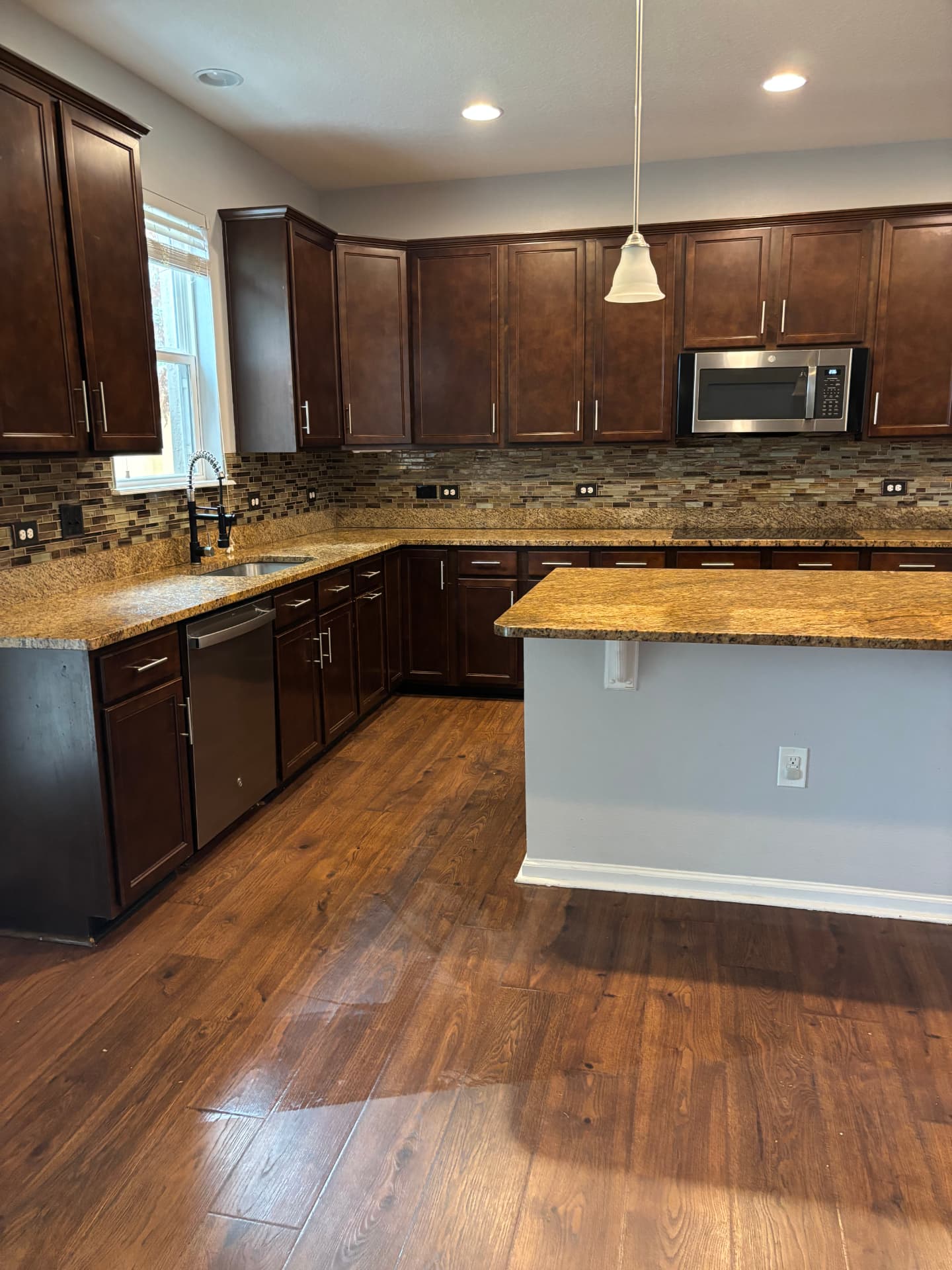 Airbnb & Vacation Rental Cleaning by J-Express